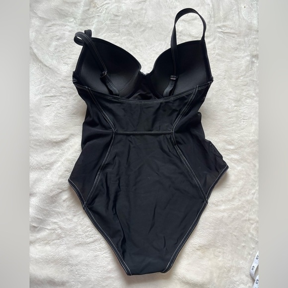 Structured Black Bustier Underwire Mesh Panels One-Piece Swimsuit - Picture 3 of 8
